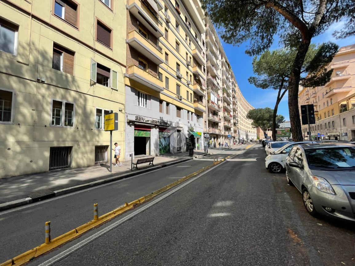 Negozio in Viale Eritrea, Roma, {3} - Foto 1