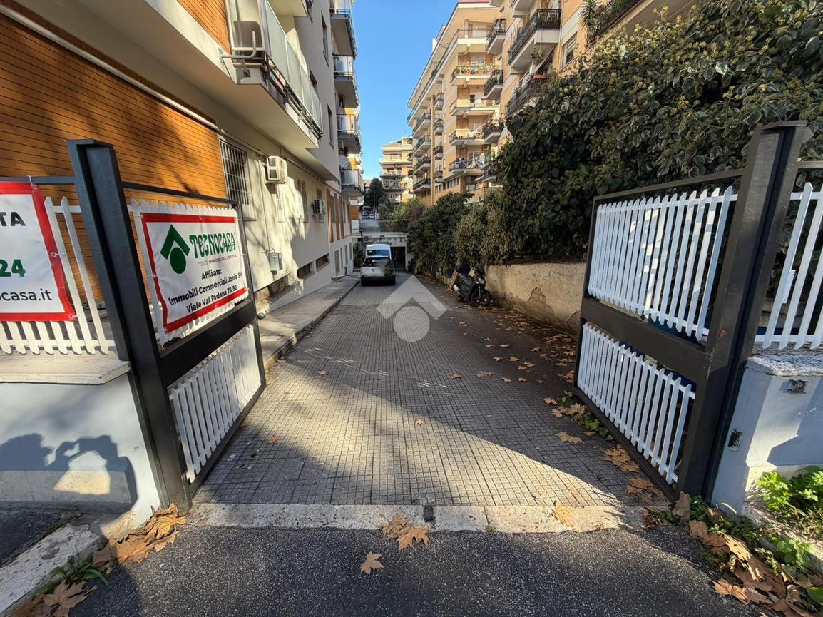 Magazzino in Via Renato Fucini 1, Roma, {3} - Foto 2