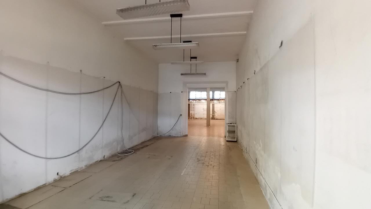 Capannone in Viale Duca della Vittoria, Rufina, {3} - Foto 1