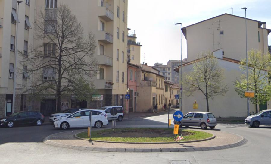 Magazzino in Via Reginaldo Giuliani 77, Firenze, {3} - Foto 1