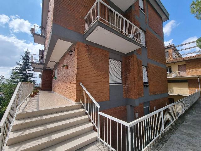 4-room flat in Viale Montolmo, Corridonia - Photo 1