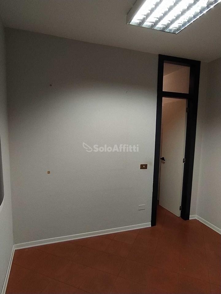 Ufficio in Piazza San Giovanni Decollato, Terni, {3} - Foto 2