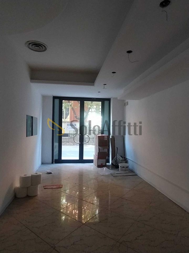 Negozio in Via I° Maggio 41, Terni, {3} - Foto 2