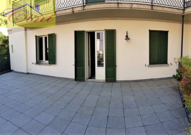 4-room flat in Lungo Lario Isonzo, Lecco - Photo 1