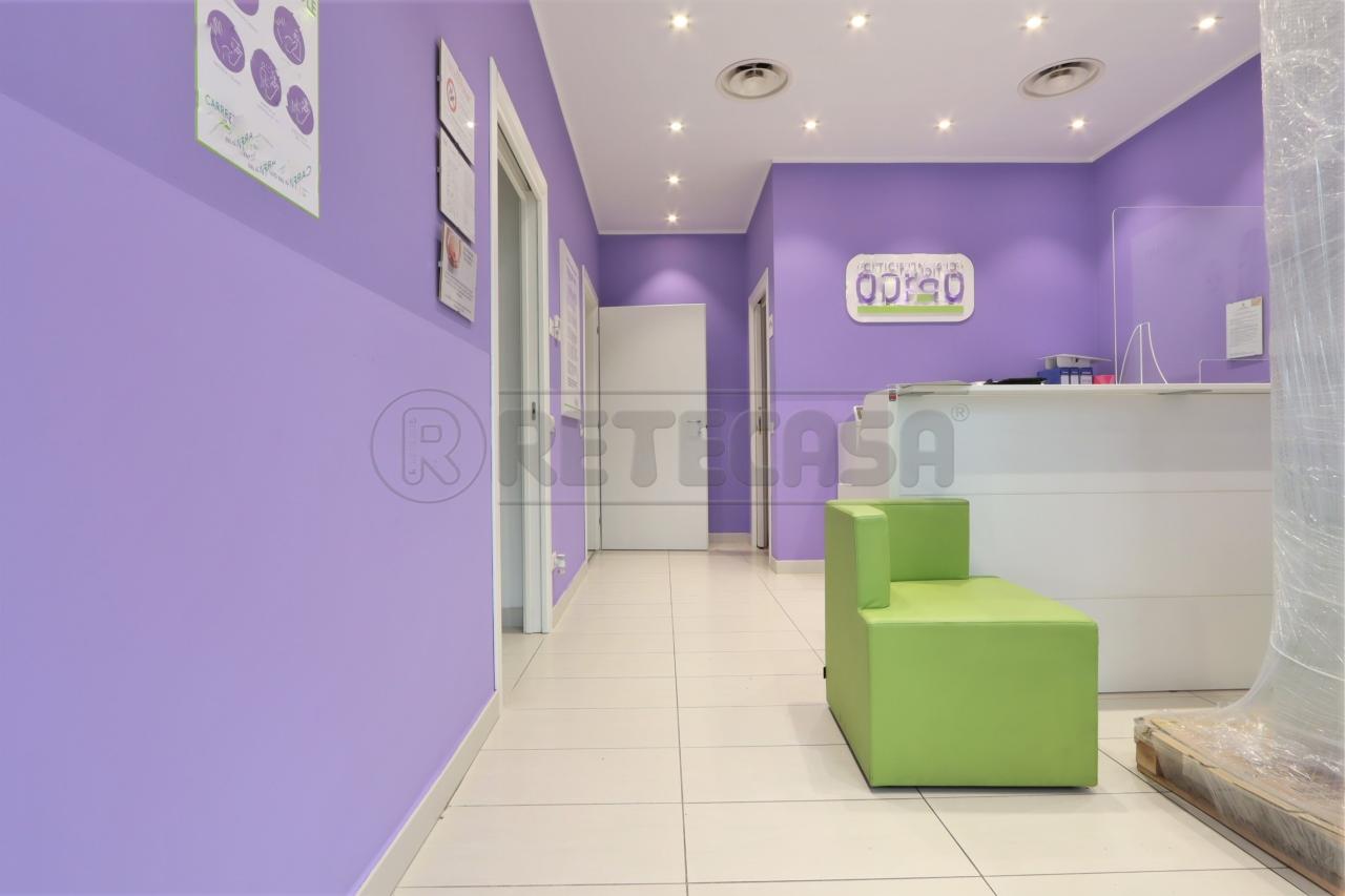 Palazzina commerciale in Via Napoli, Vicenza, {3} - Foto 2