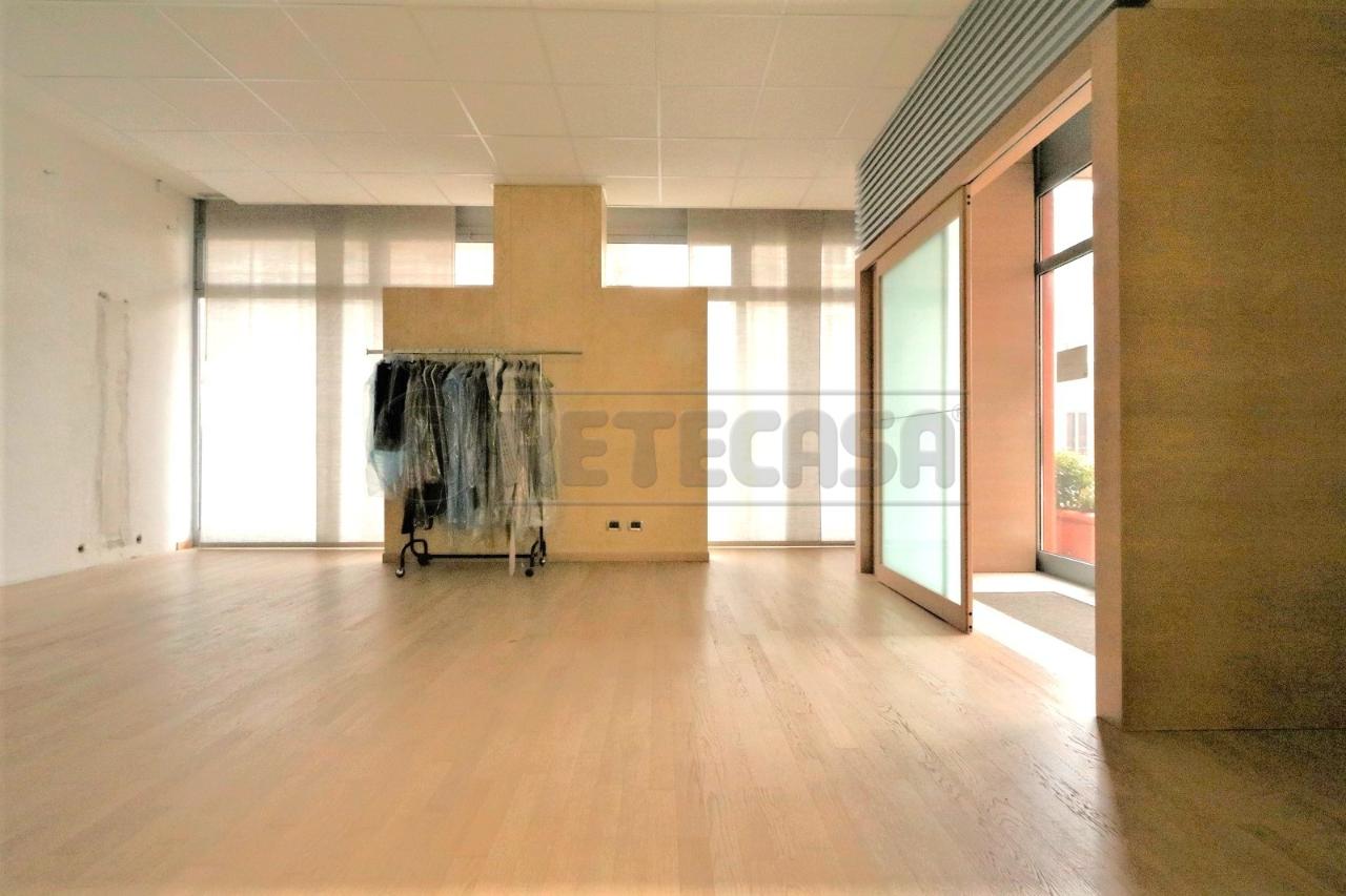 Palazzina commerciale in Via Pizzardi 55, Vicenza, {3} - Foto 1