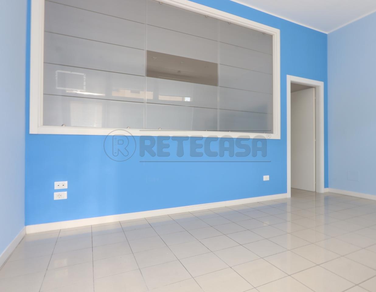 Palazzina commerciale in Via Olmo, Creazzo, {3} - Foto 1