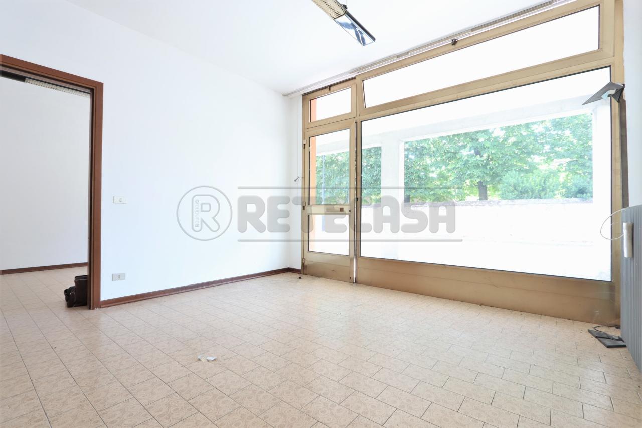 Palazzina commerciale in , Castegnero, {3} - Foto 1