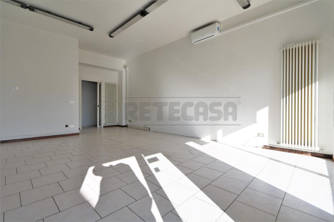 Palazzina commerciale in affitto a Vicenza
