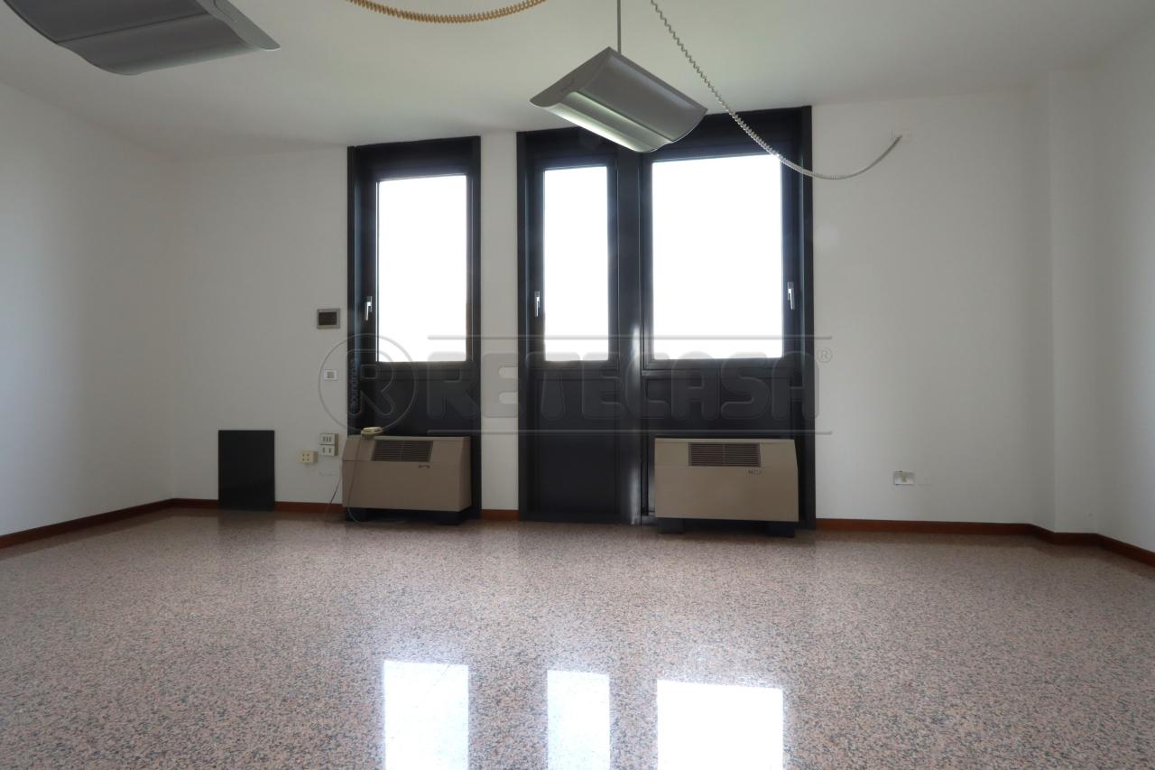 Ufficio in Via Aldo Moro 10, Vicenza, {3} - Foto 2
