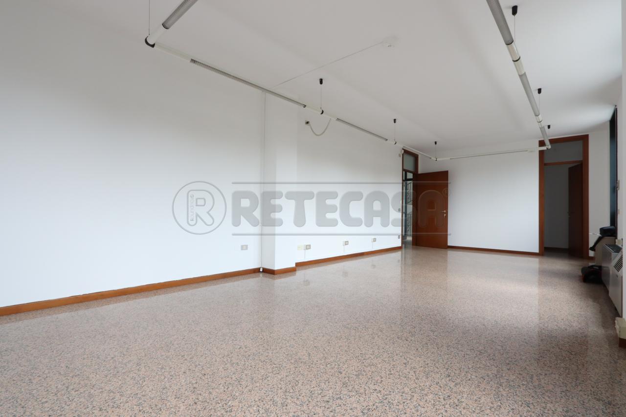 Ufficio in Via Aldo Moro 10, Vicenza, {3} - Foto 1