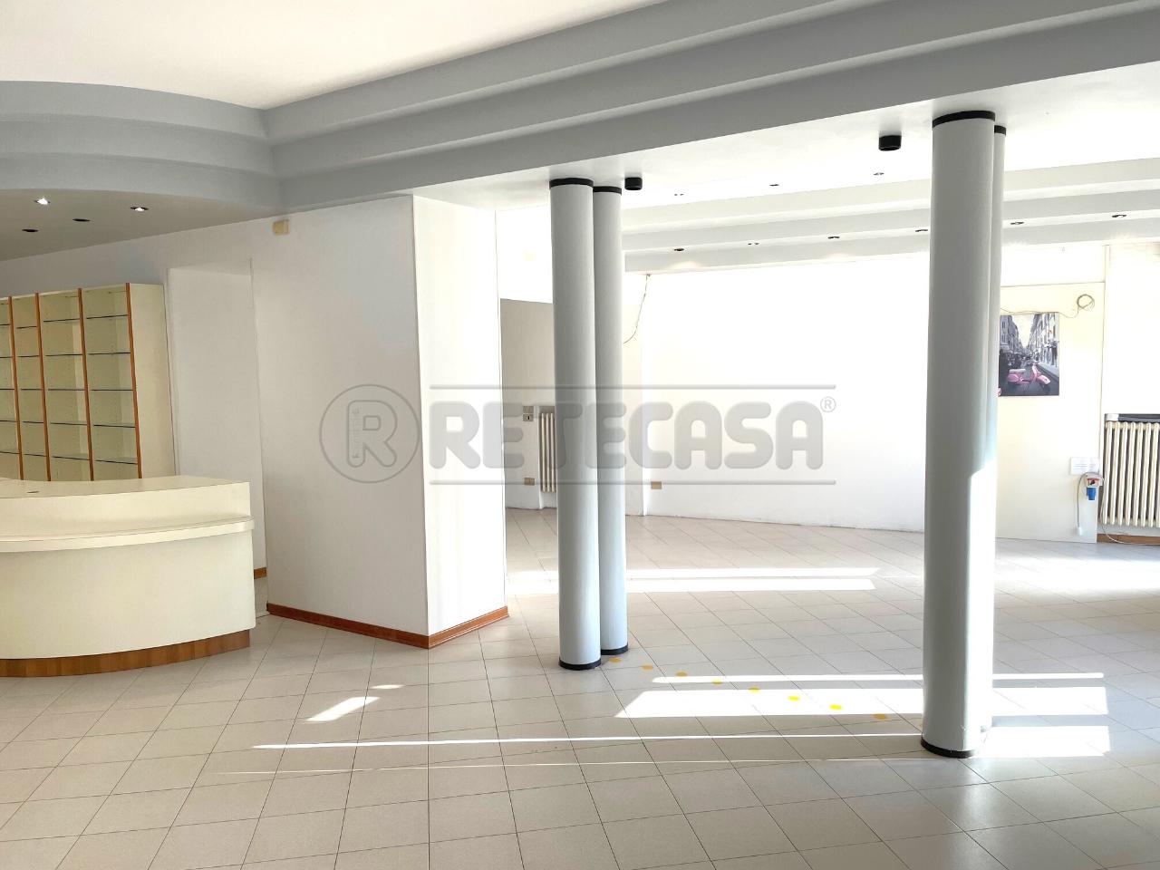 Palazzina commerciale in Via Roma 22, Orgiano, {3} - Foto 2