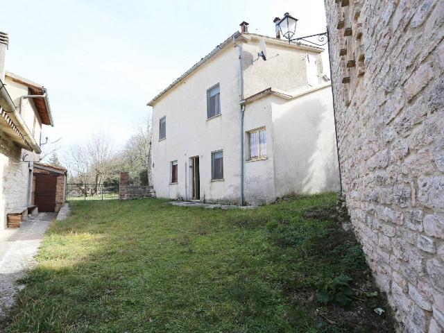 Casa indipendente in Frazione Cupo Vallina 54, Fabriano - Foto 1