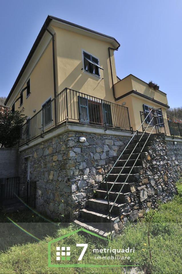 Casa indipendente in vendita a Mezzanego