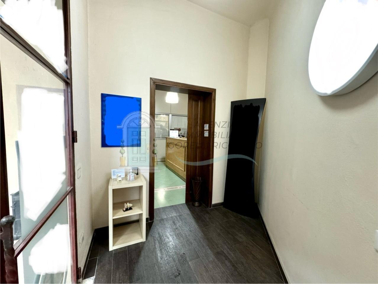 Palazzina commerciale in , Siena, {3} - Foto 2
