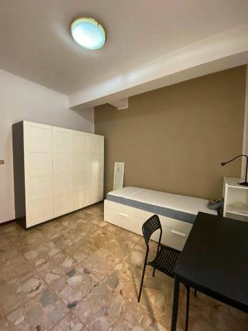 Room in {3}, Corso Camillo Benso di Cavour - Photo 1