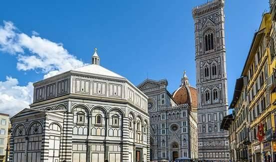 Geschäftsgebäude in Piazza Santa Maria Novella, Firenze - Foto 1