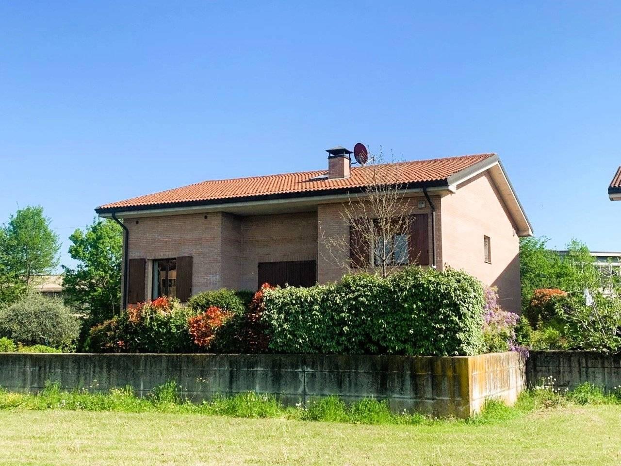 Villa in vendita a Montecchio Emilia