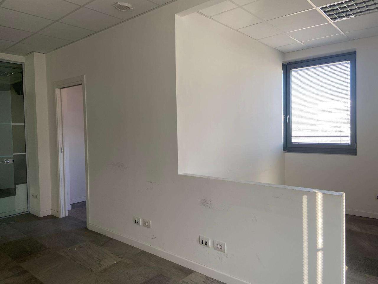Ufficio in Via F.Lli Bandiera 1, Reggio Emilia, {3} - Foto 2