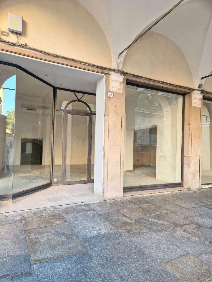 Negozio in Via Emilia a San Pietro 37, Reggio Emilia, {3} - Foto 2