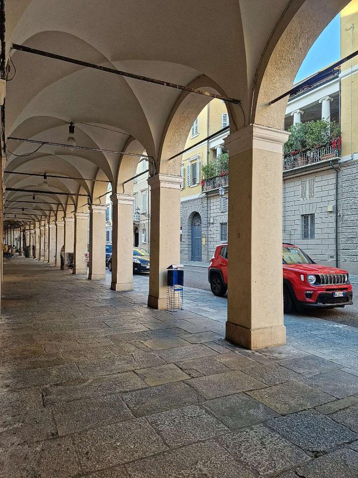 Negozio in Via Emilia a San Pietro 37, Reggio Emilia, {3} - Foto 1