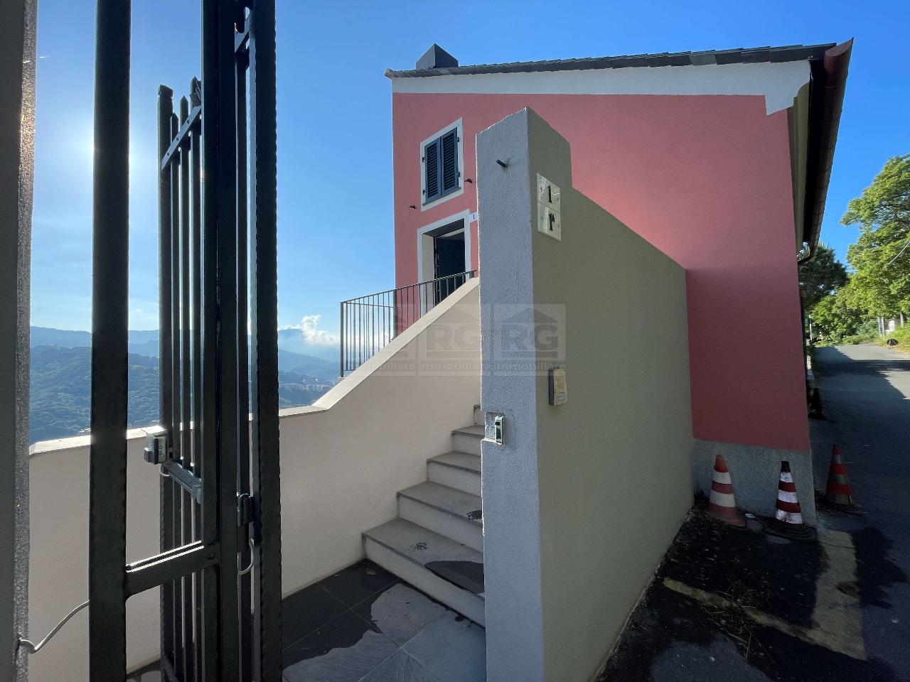 Porzione di villa in vendita a Genova