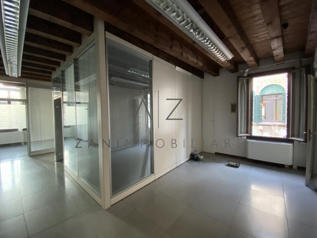 Office in Corso Ventinove Aprile, Castelfranco Veneto - Photo 1