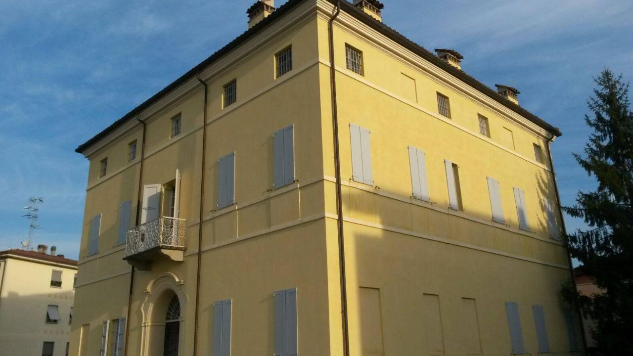 Palazzina commerciale in vendita a Parma