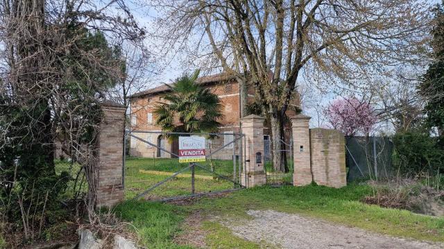 Country house or cottage in Via Strega 1 Correggio, Correggio - Photo 1