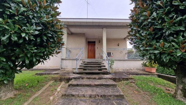 Detached house, Novi di Modena - Photo 1