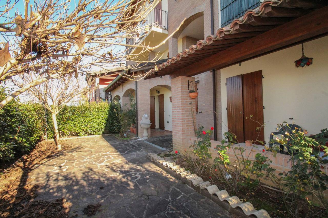 Villa in vendita a Montechiarugolo