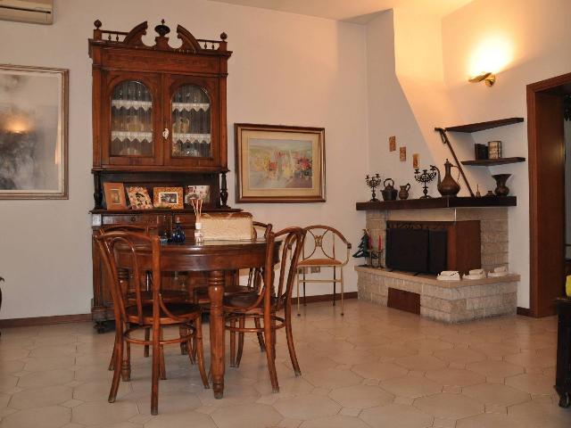 Villa in Viale Amatore Sciesa, Riccione - Foto 1