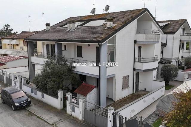 Terraced house, Comacchio - Photo 1