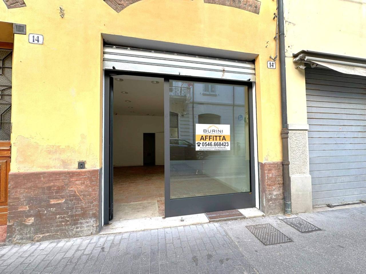 Negozio in affitto a Faenza