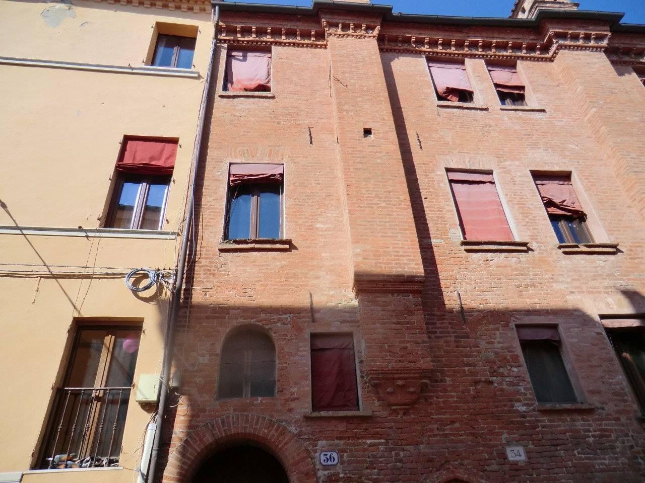Palazzina commerciale in vendita a Ferrara