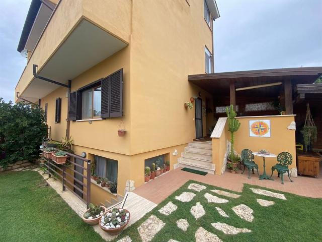 Terraced house, Sabaudia - Photo 1