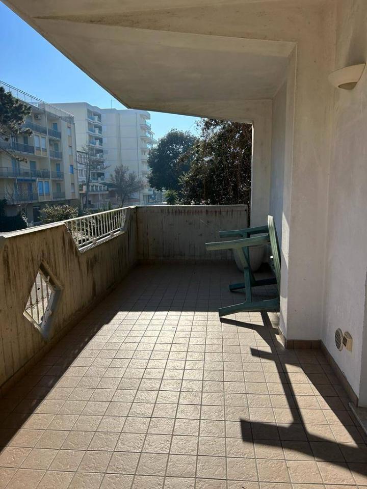 Palazzina commerciale in Viale Giovanni Pascoli 54, Comacchio, {3} - Foto 1