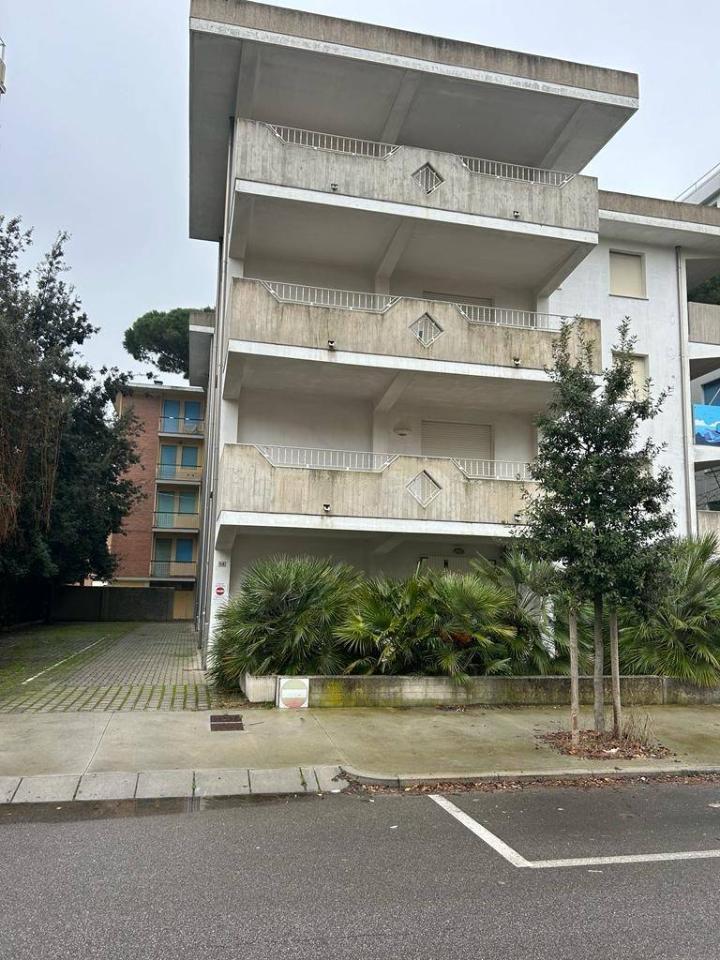 Palazzina commerciale in Viale Giovanni Pascoli 54, Comacchio, {3} - Foto 1