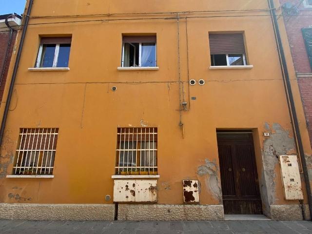 2-room flat in Via Antonio Gramsci 38, Argenta - Photo 1