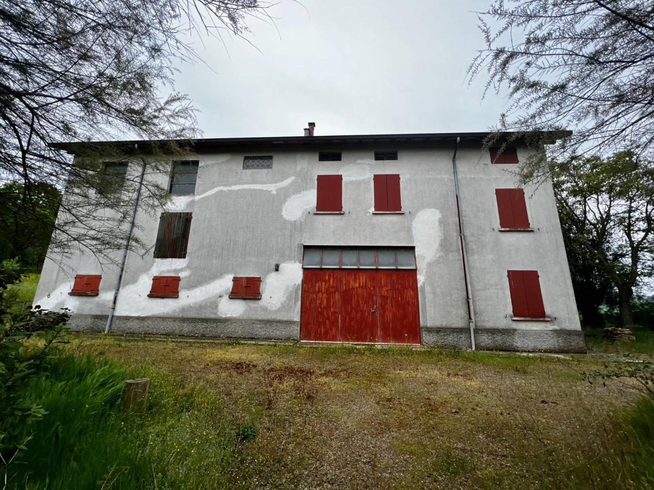 Villa in vendita a Vezzano Sul Crostolo