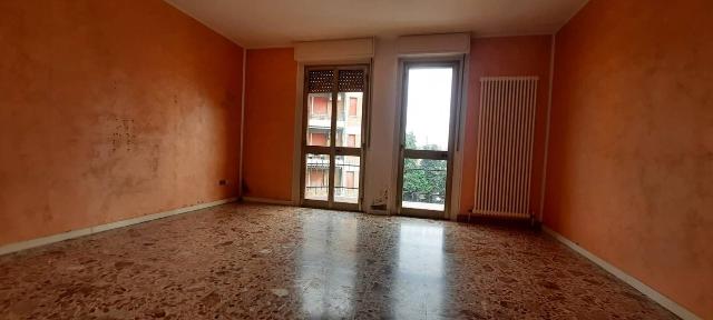 4-room flat in Via Cesarea, Guastalla - Photo 1