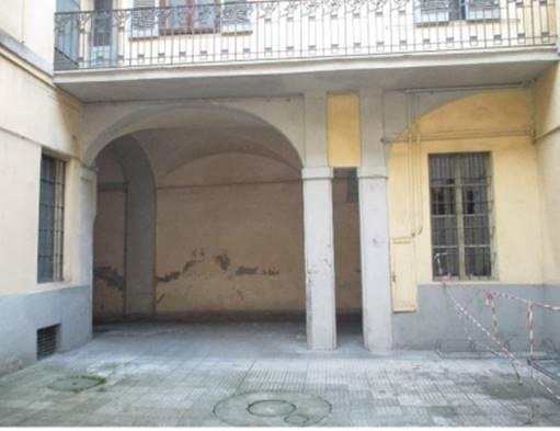 Palazzina commerciale in vendita a Piacenza