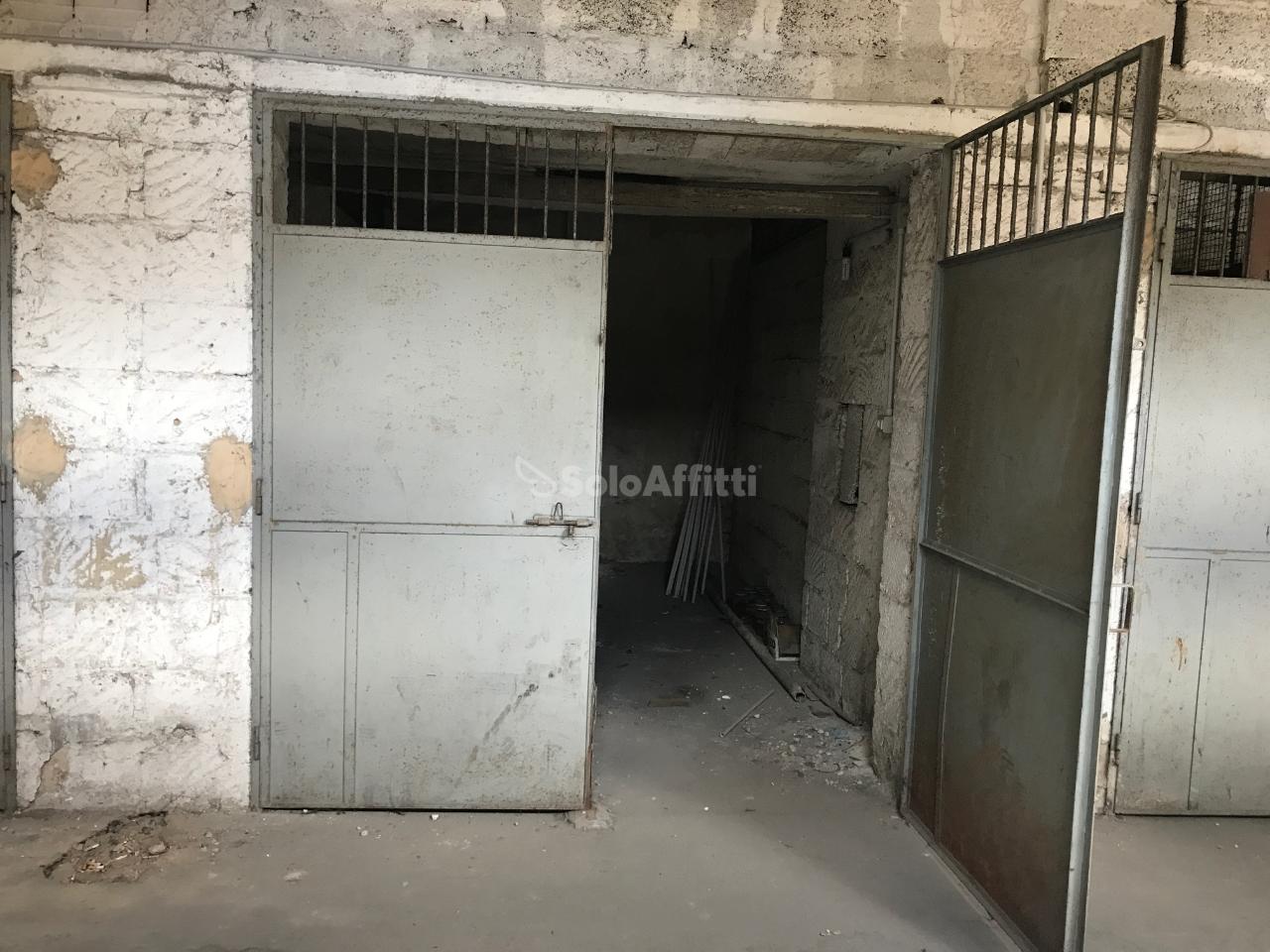 Parcheggio chiuso in Via Volta , Caserta, {3} - Foto 1