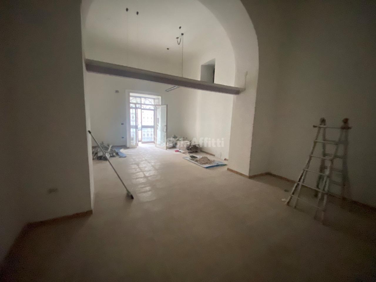 Negozio in Via Fulvio Renella 37, Caserta, {3} - Foto 2
