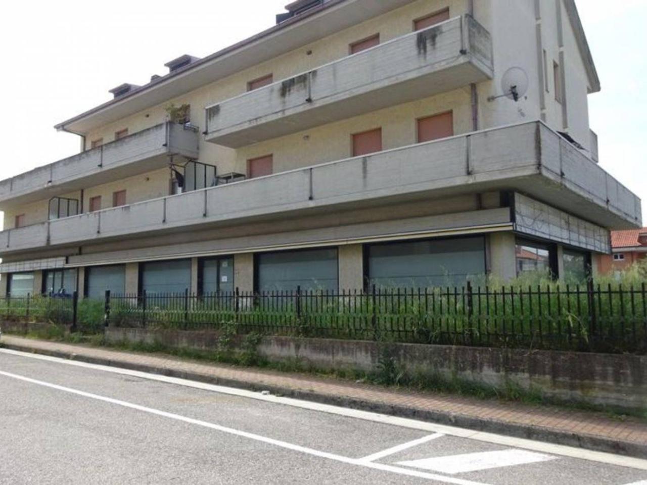 Palazzina commerciale in , Colli Del Tronto, {3} - Foto 2