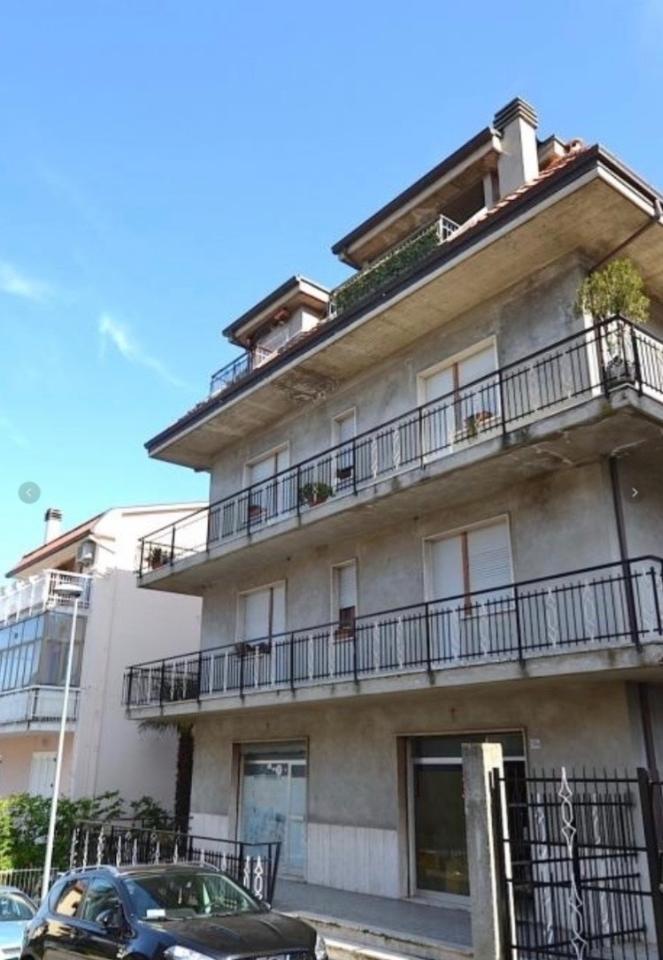 Palazzina commerciale in vendita a San Benedetto Del Tronto