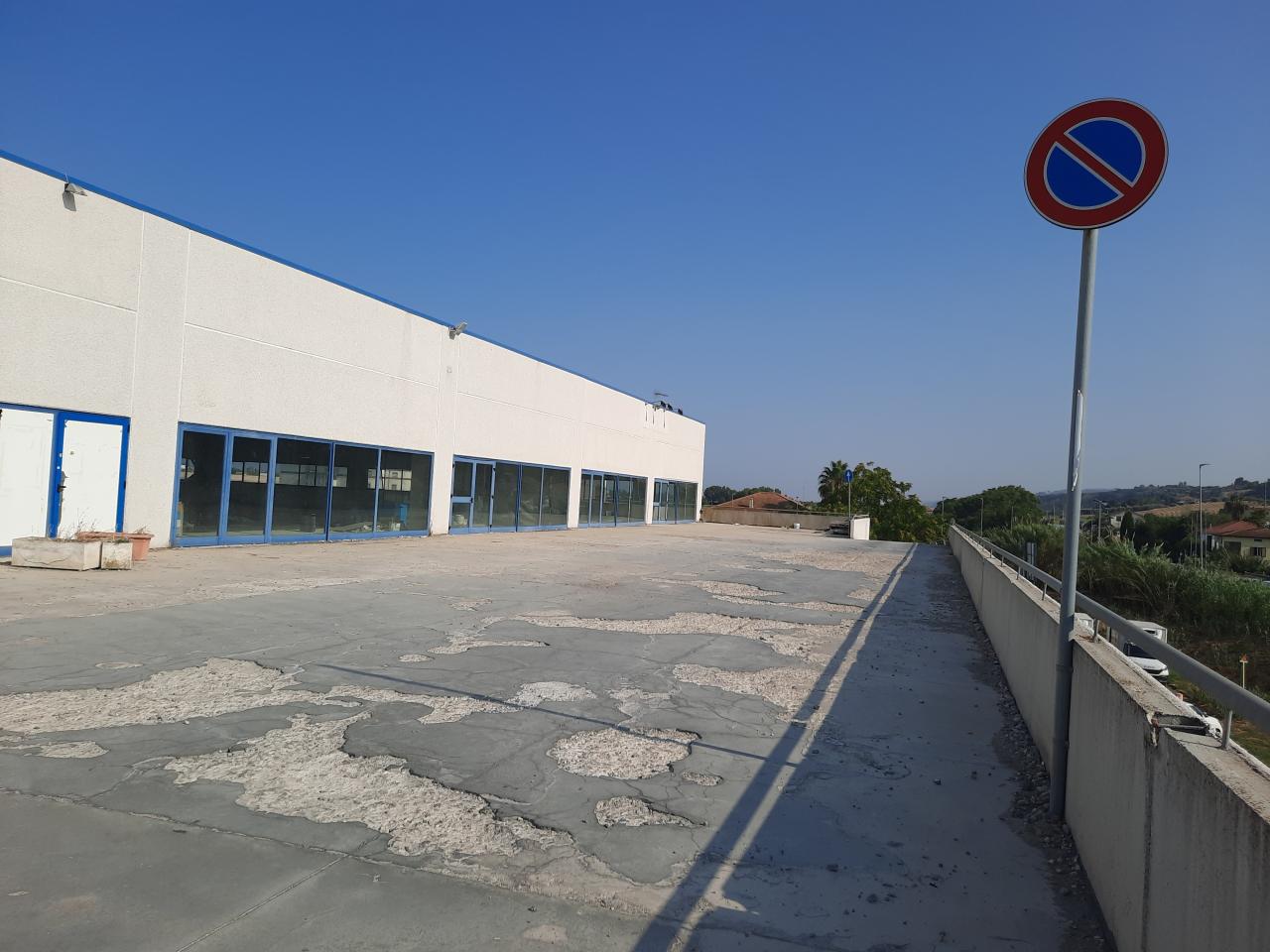 Palazzina commerciale in , Martinsicuro, {3} - Foto 1
