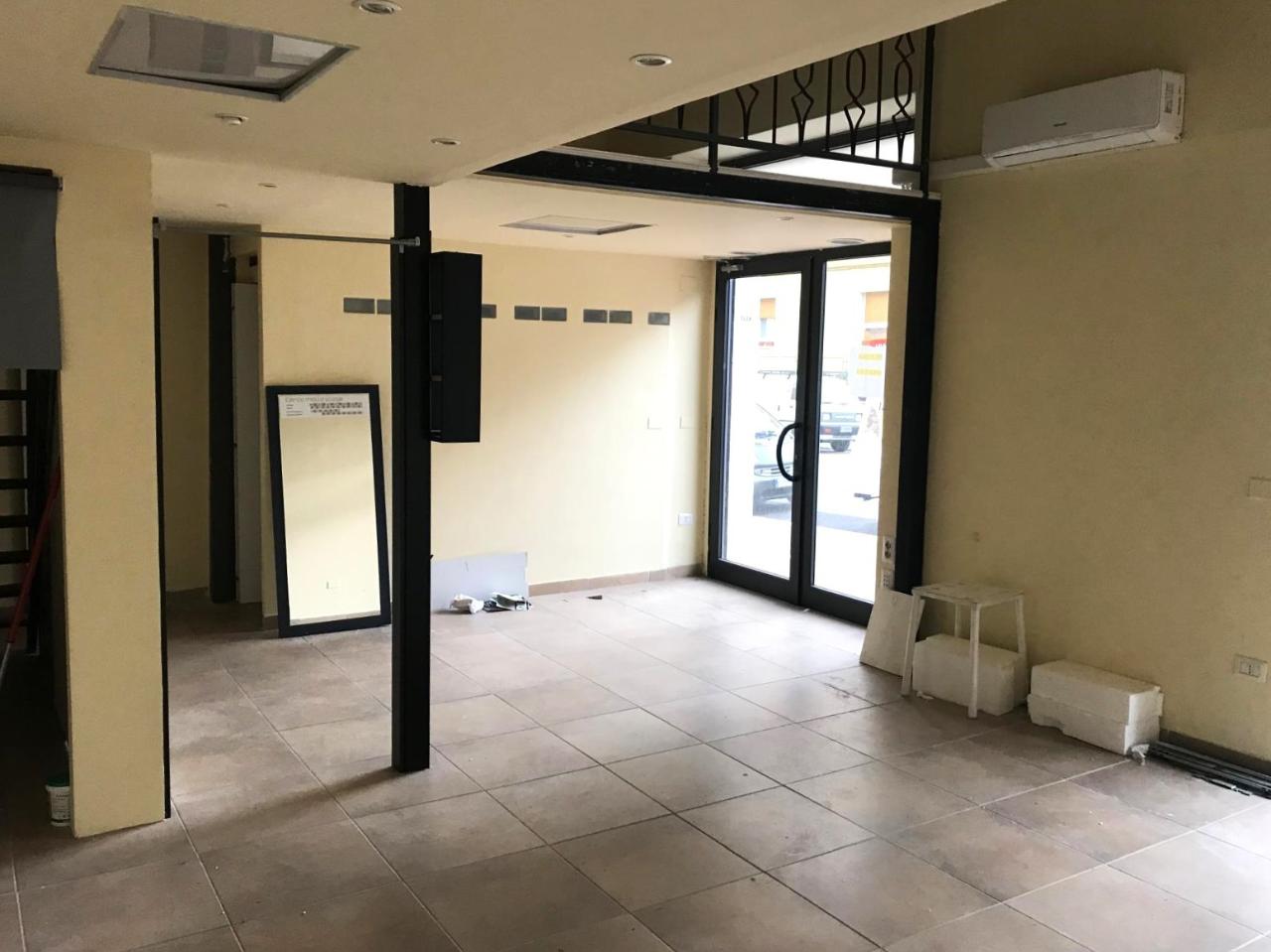 Palazzina commerciale in , Ascoli Piceno, {3} - Foto 2