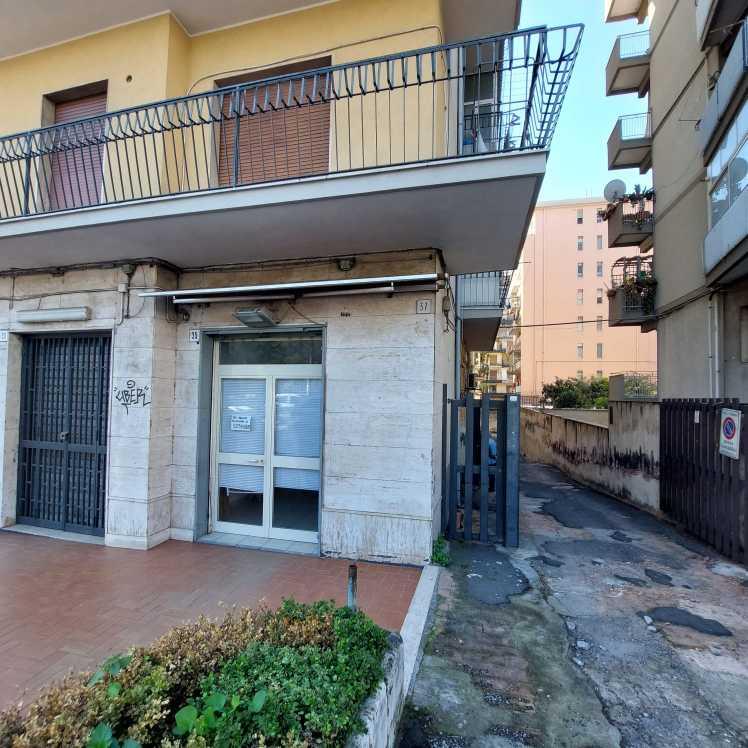 Locale commerciale in , Catania, {3} - Foto 2