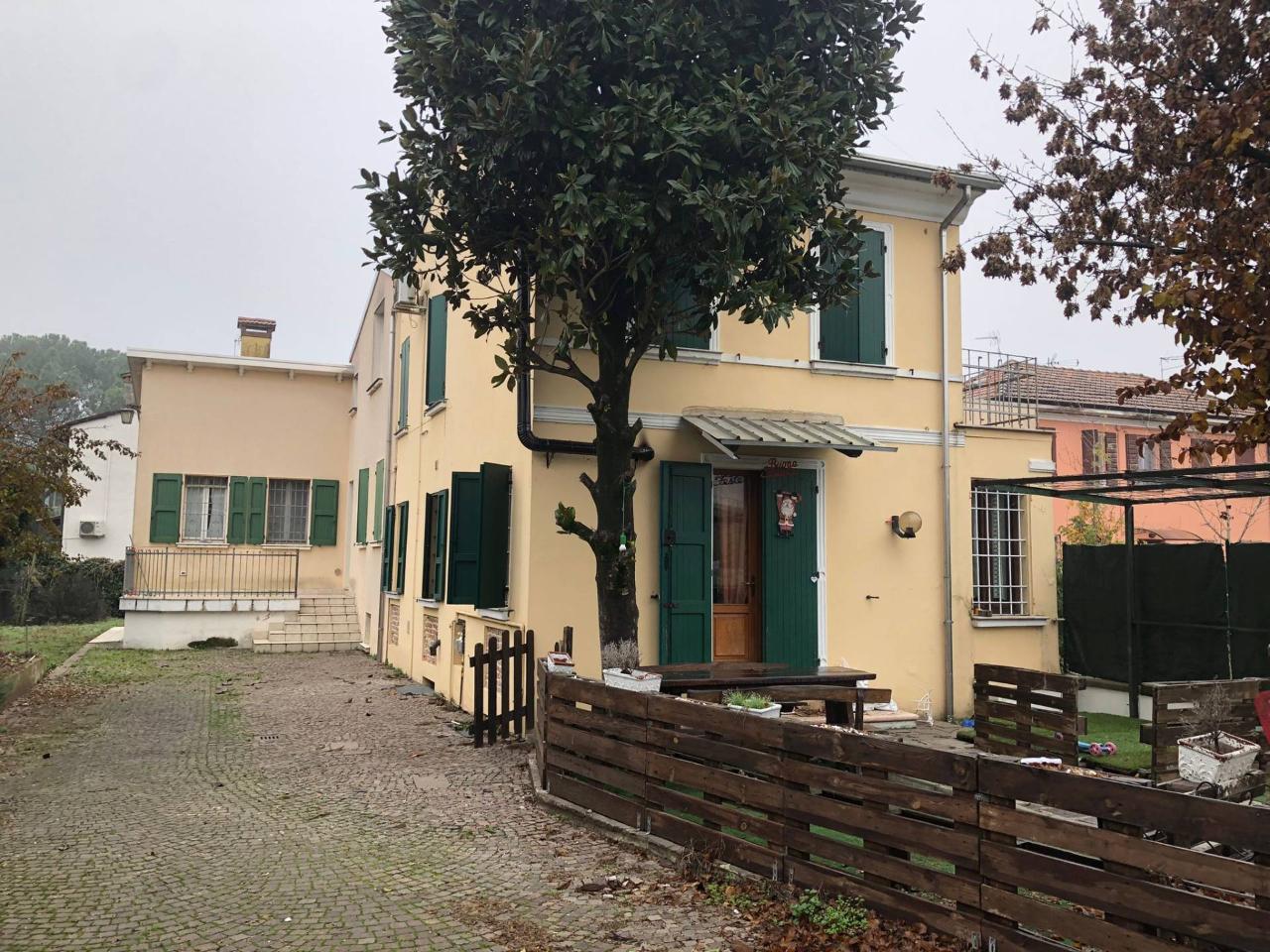 Villa in vendita a Mantova